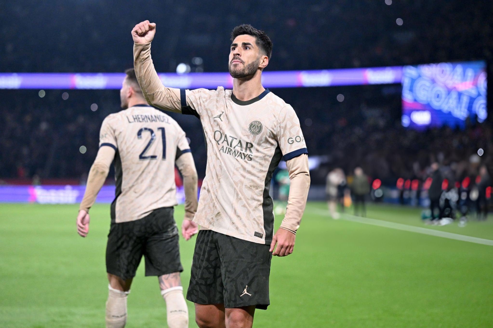 JackeyLove在巴黎圣日耳曼比赛中领先优势明显，持续失利引发热议！九游（中国）平台登录