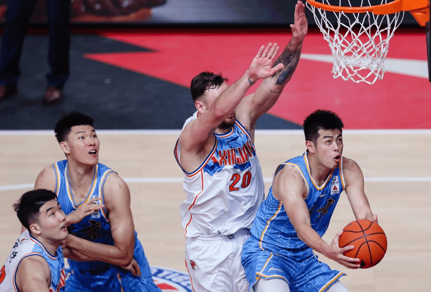 莱万多夫斯基与40激战G2分钟，比赛规则变更胜负难料！，哈登焦点对战赛场气氛高涨的简单介绍九游游戏官网入口